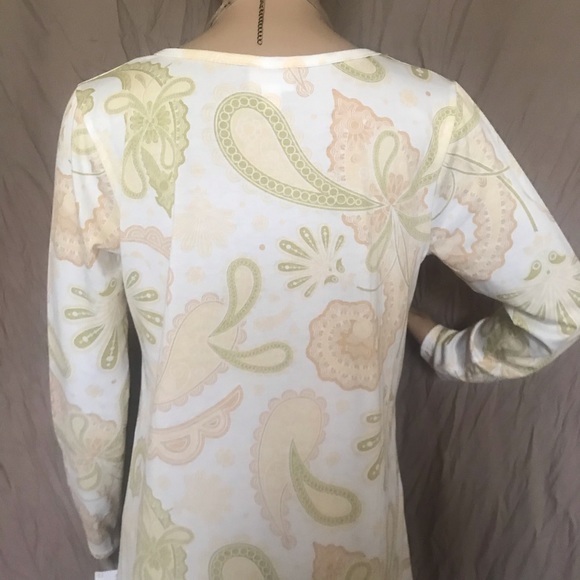 LuLaroe Long Sleeve Paisley Design Lynnae Shirt Size Small - Picture 4 of 15